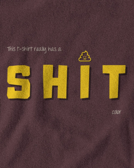 Close Up van een shirt met een poepkleur. Het is wél van 100% biologisch katoen - Kleur: Red Brown