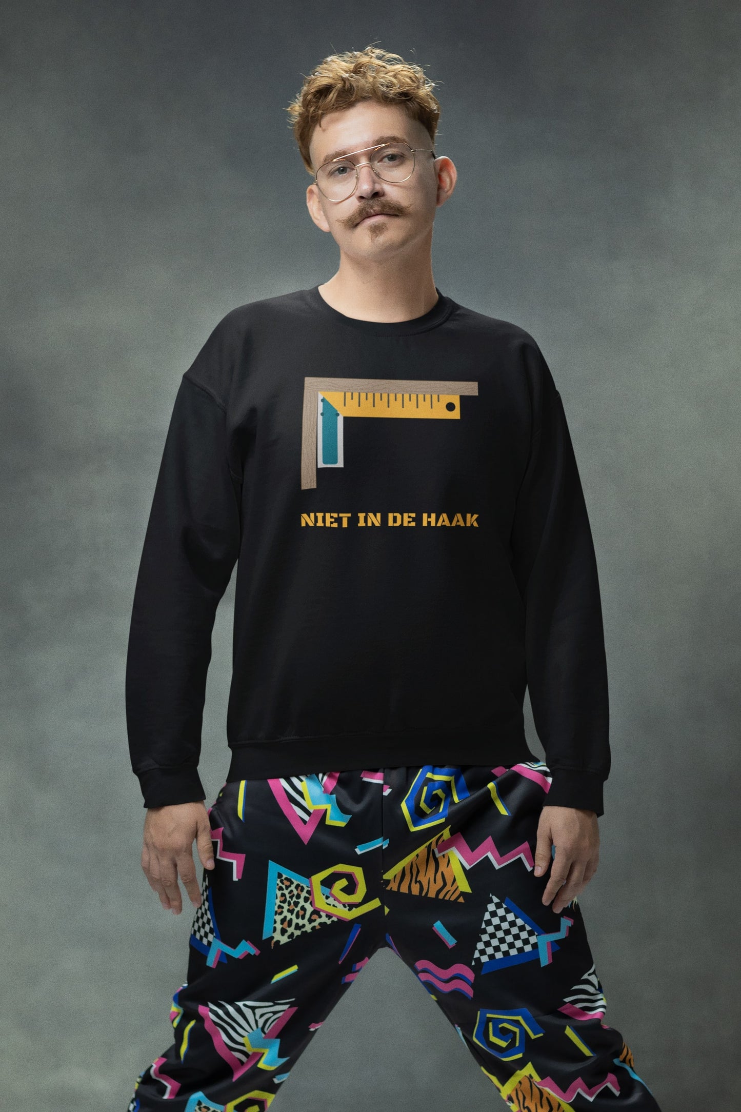 Sweater die "niet in de haak is", maar wél van 100% biologisch katoen. Kleur: Black