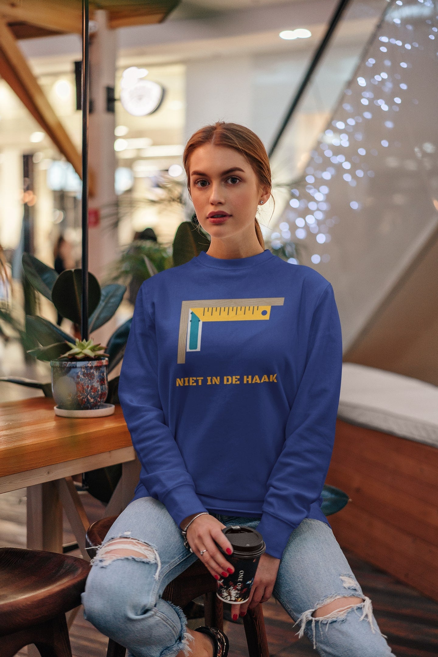 Sweater die "niet in de haak is", maar wél van 100% biologisch katoen. Kleur: Worker Blue