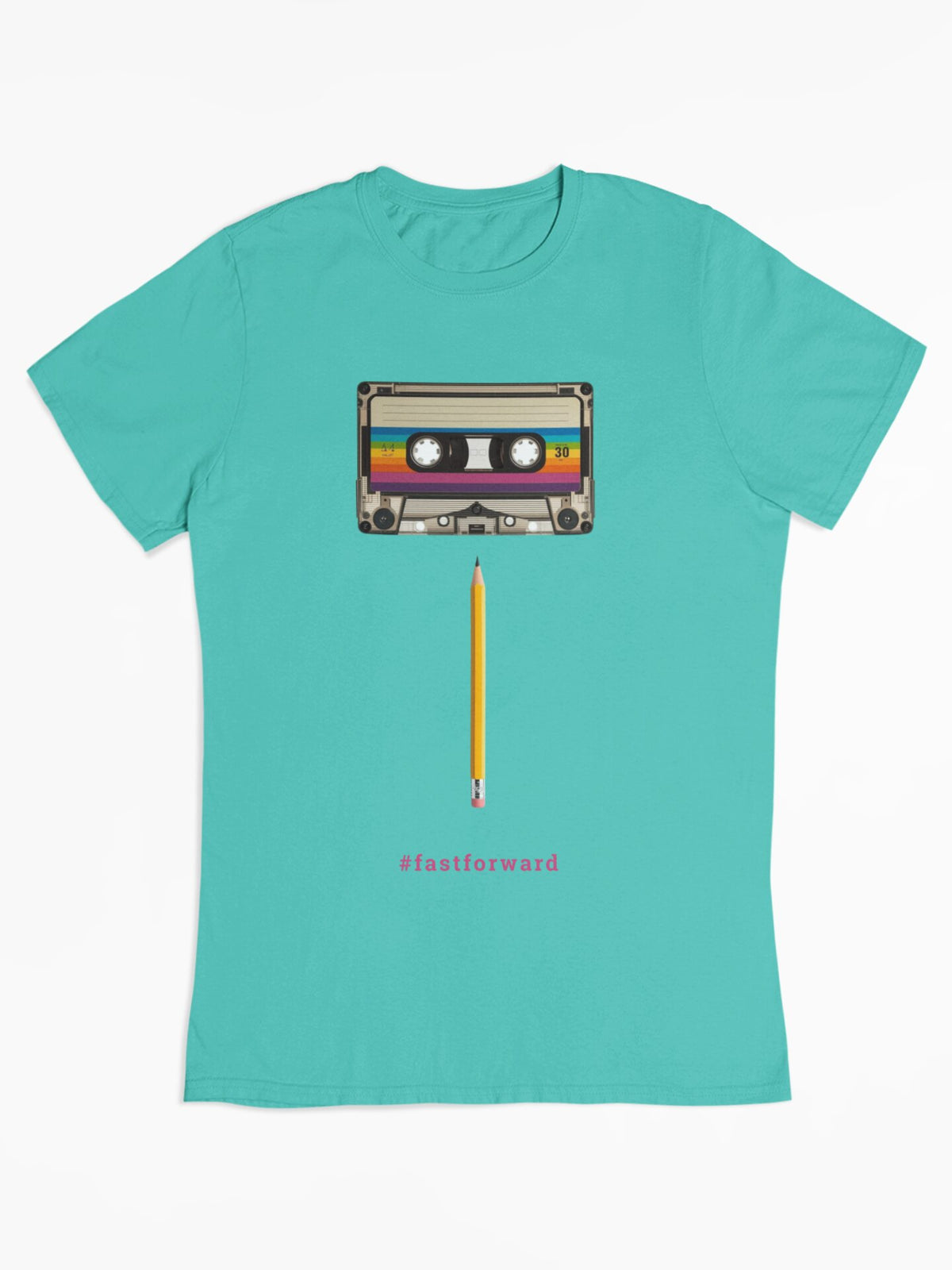 Spoel terug naar je muzikale herinneringen uit de jaren '80 en '90. Weet jij nog hoe een potlood en een cassettebandje bij elkaar passen? Biologisch katoen. Flat Lay. Kleur: Pool Blue