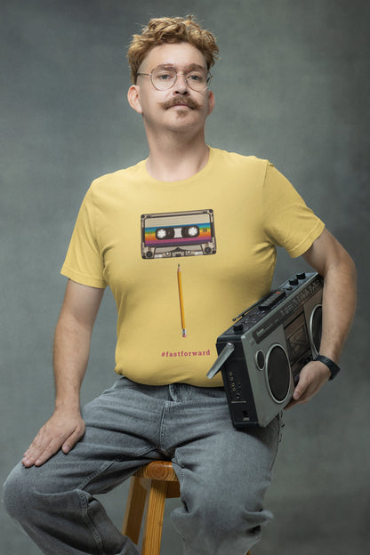 Spoel terug naar je muzikale herinneringen uit de jaren '80 en '90. Weet jij nog hoe een potlood en een cassettebandje bij elkaar passen? Biologisch katoen. Kleur: Viva Yellow