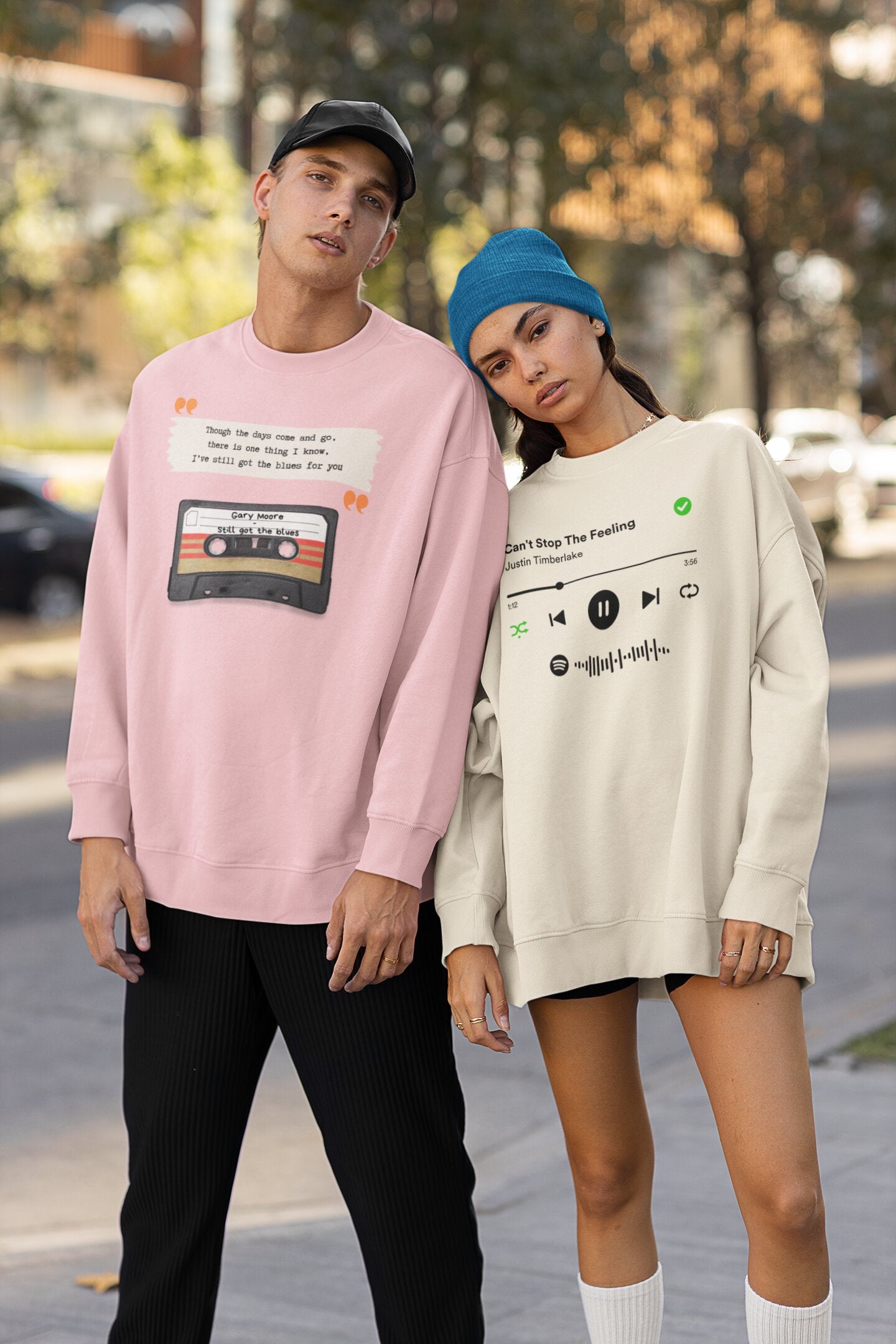 Zet je favoriete songtekst op een sweater in de kleur van jouw keuze! Zoals deze Gary Moore. 100% biologisch katoen - Kleur: Cotton Pink