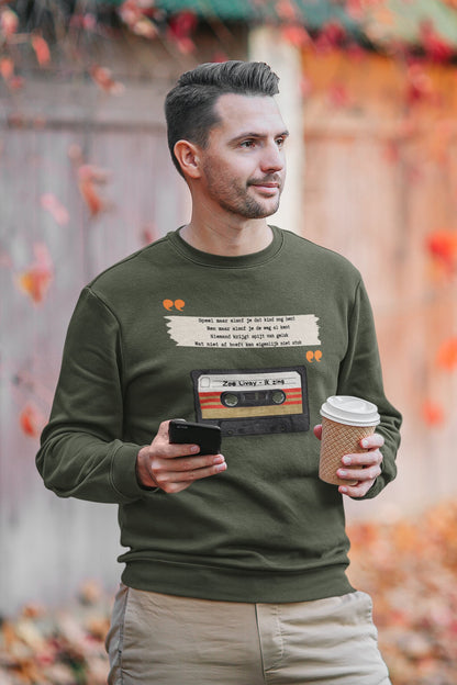 Zet je favoriete songtekst op een sweater in de kleur van jouw keuze! Zoals deze Zoë Livay. 100% biologisch katoen - Kleur: Khaki