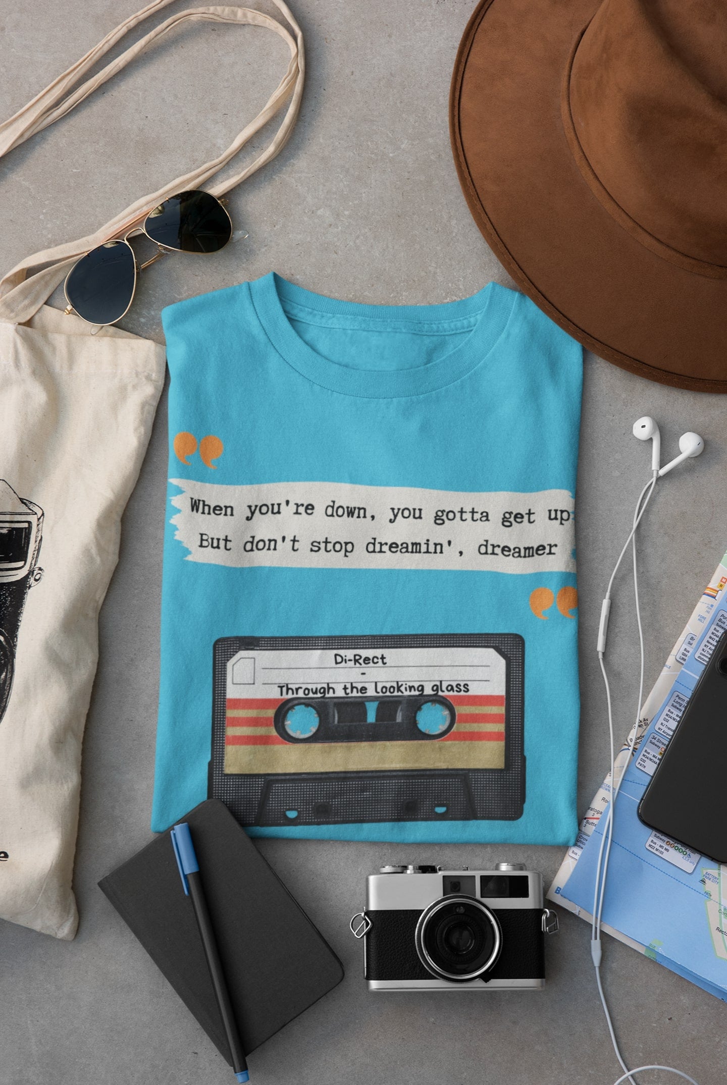 Zet je favoriete songtekst op je eigen shirt! 100% biologisch katoen - Kleur: Aqua Blue (Close Up)
