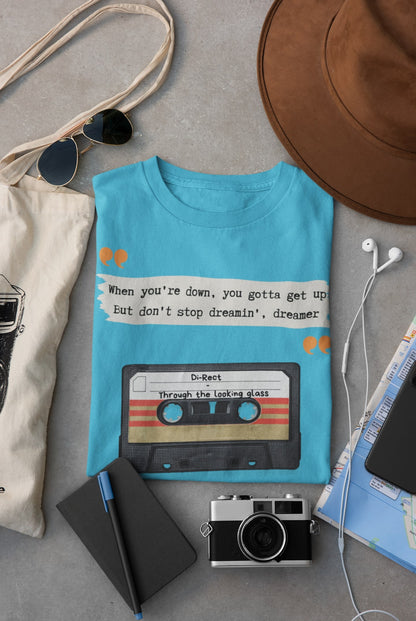 Zet je favoriete songtekst op je eigen shirt! 100% biologisch katoen - Kleur: Aqua Blue (Close Up)