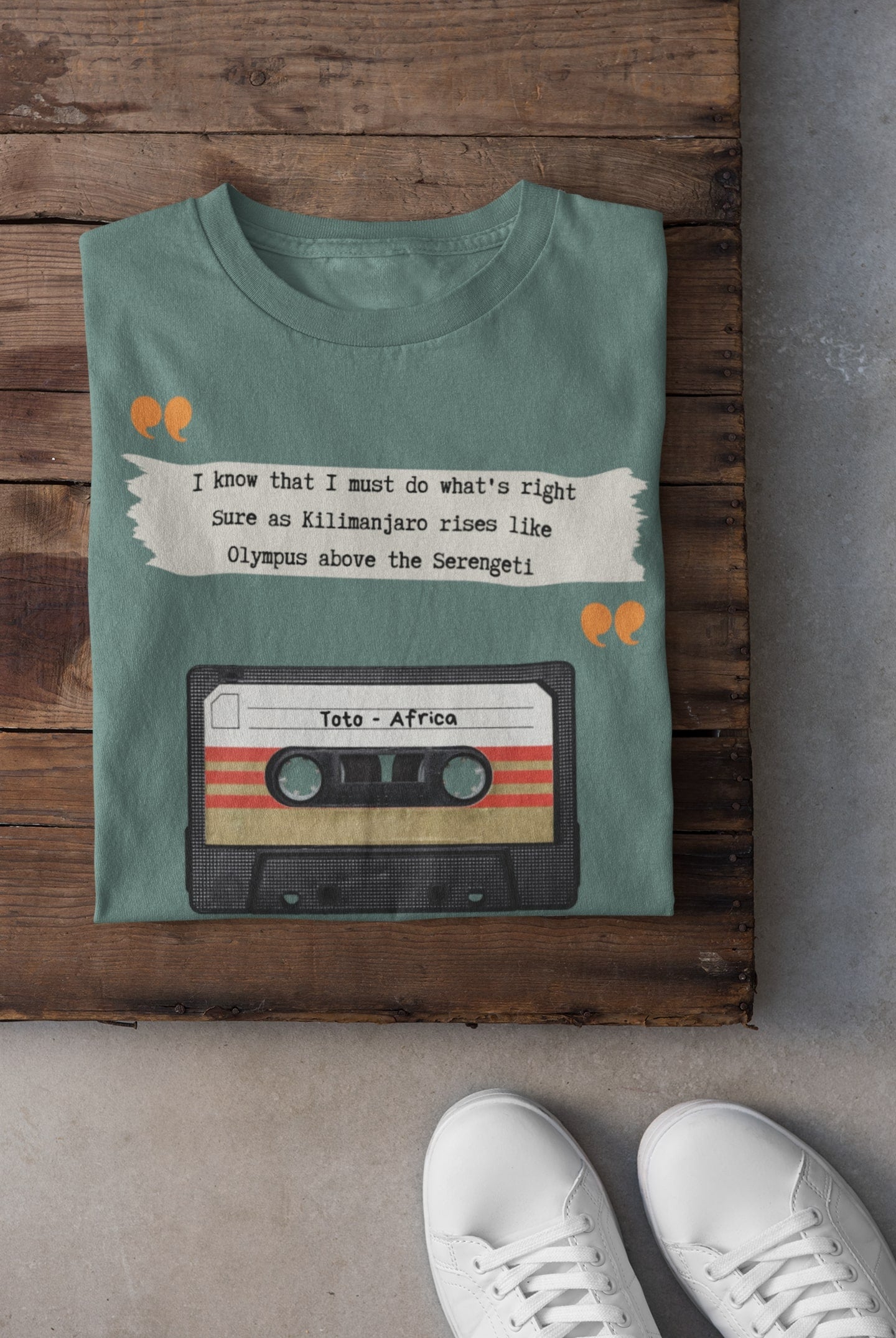 Zet je favoriete songtekst op je eigen shirt! 100% biologisch katoen - Kleur: Green Bay (Close Up)