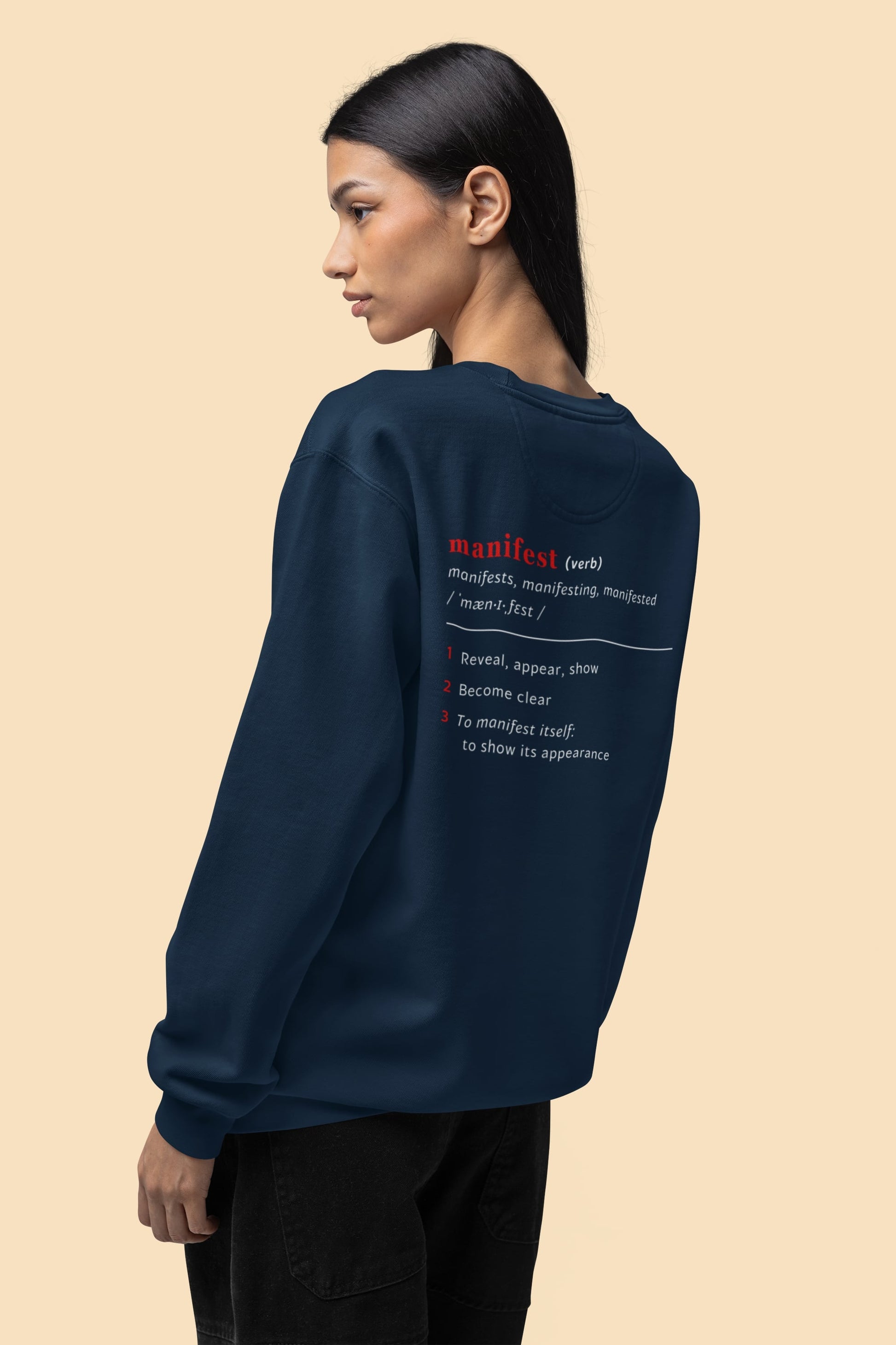 Good Thoughts Centre Sweater - achterzijde: Definitie van manifesteren (Engels). Zonder logo. Kleur: French Navy