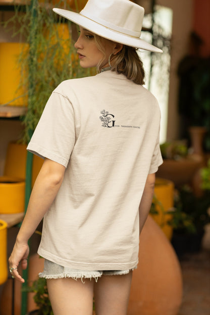 Good Thoughts Centre T-shirt - Achterzijde: Logo. Kleur: Natural Raw