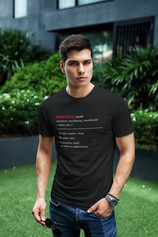 Good Thoughts Centre T-shirt - voorzijde: Definitie van manifesteren (Engels). Zonder logo. Kleur: Black