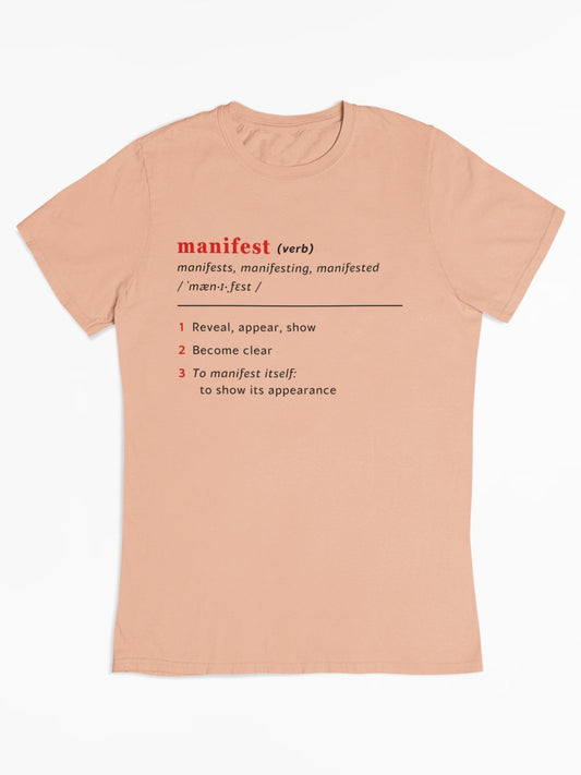 Good Thoughts Centre T-shirt - Voorzijde: Definitie van manifesteren (Engels). Kleur: Fraiche Peche