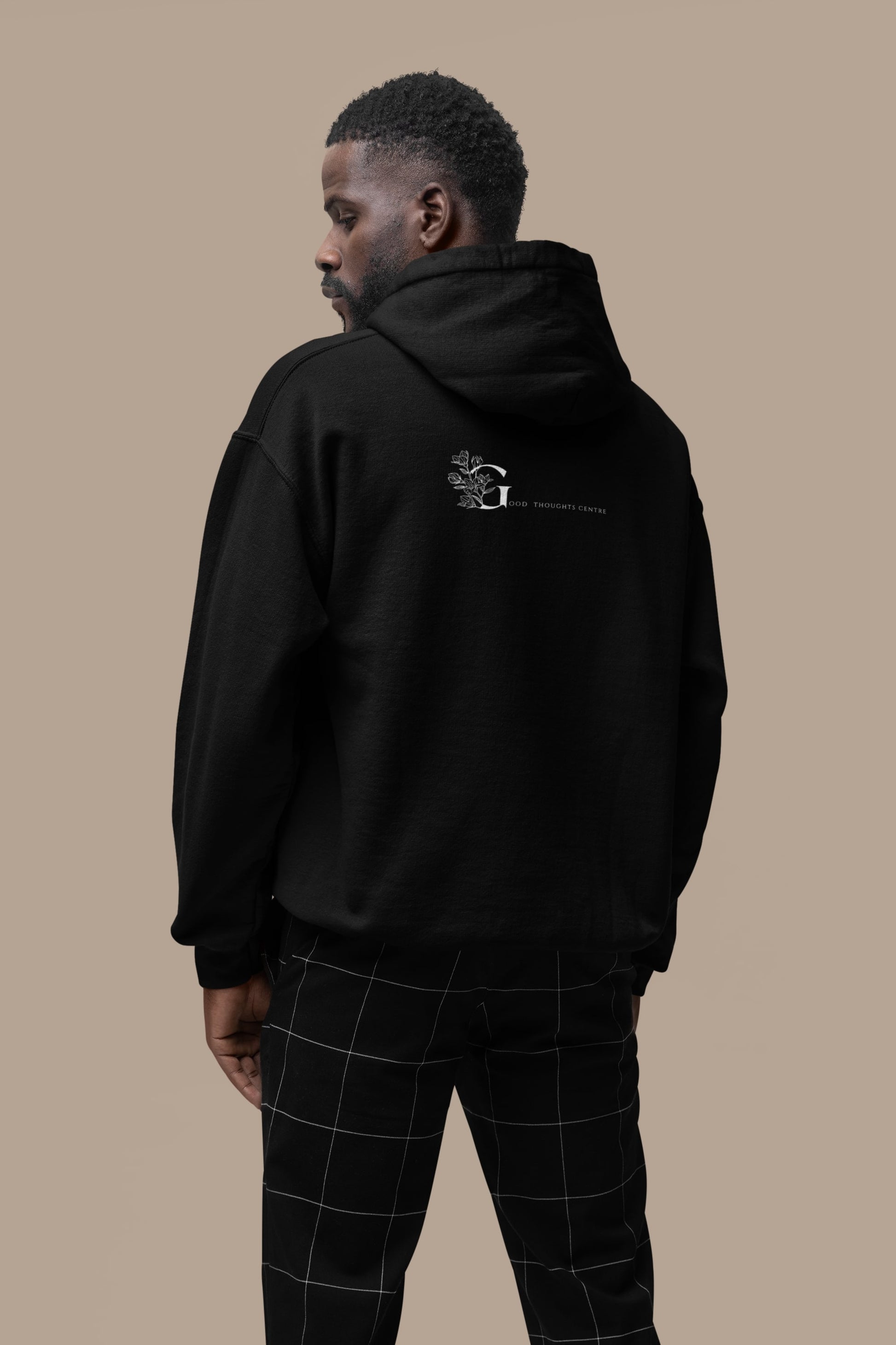 Good Thoughts Centre Hoodie - Achterzijde: logo. Kleur: Black