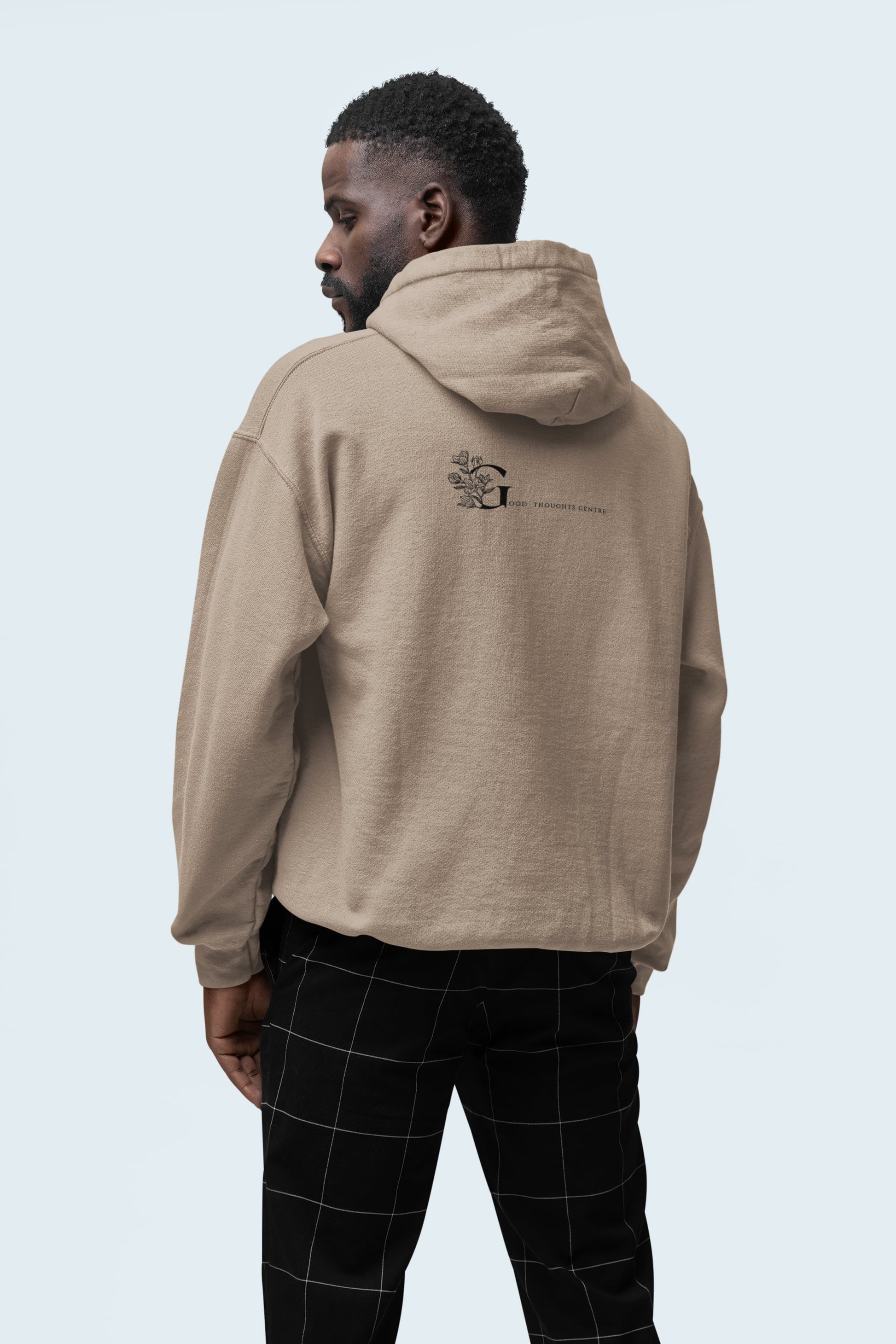 Good Thoughts Centre Hoodie - Achterzijde: logo. Kleur: Desert Dust