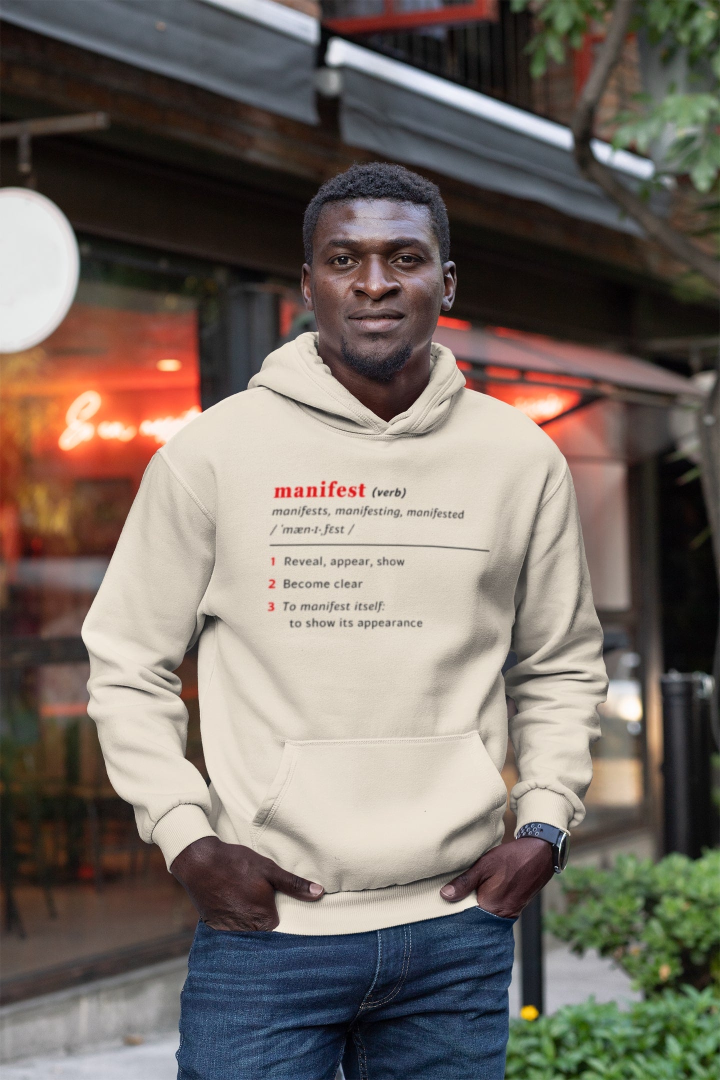Good Thoughts Centre Hoodie - voorzijde: Definitie van manifesteren (Engels). Zonder logo. Kleur: Natural Raw