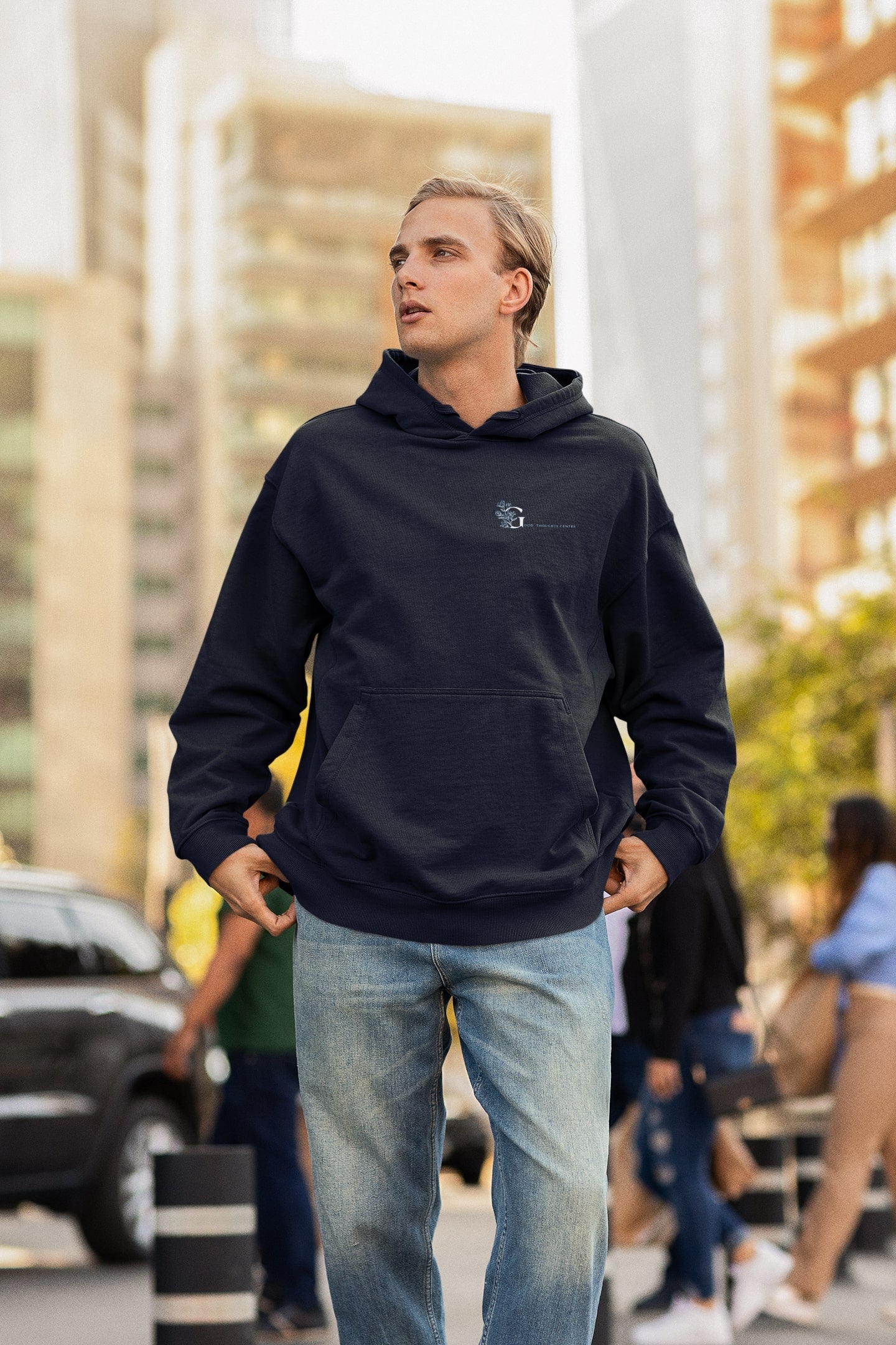 Good Thoughts Centre Hoodie - Voorzijde: Logo. Kleur: French Navy