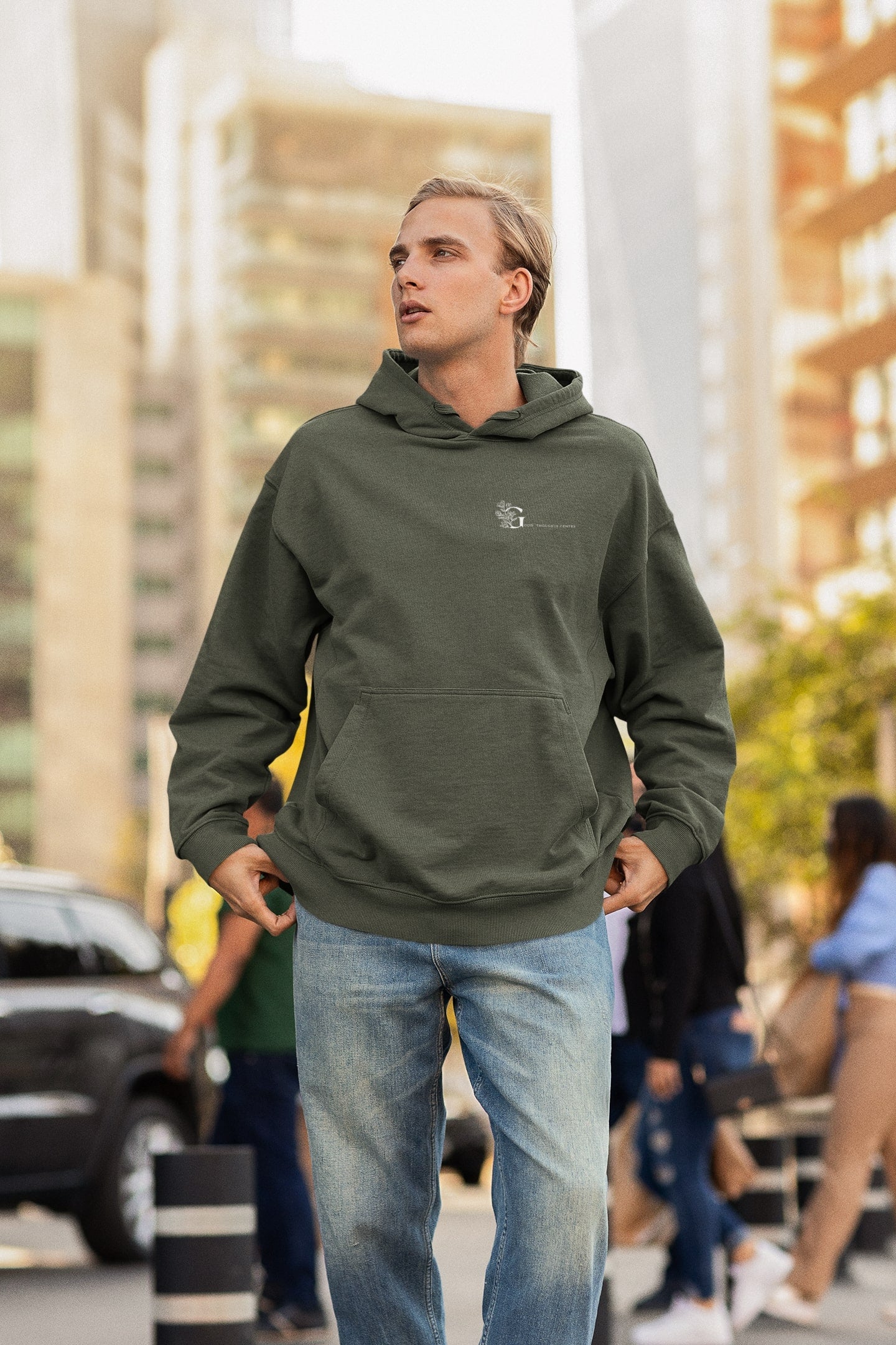 Good Thoughts Centre Hoodie - Voorzijde: Logo. Kleur: Khaki