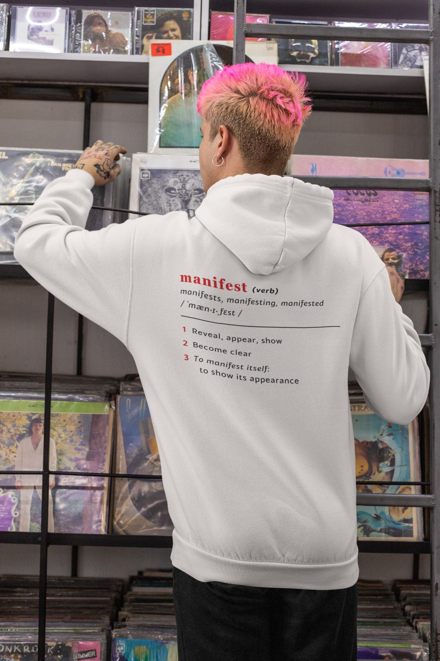 Good Thoughts Centre Hoodie - Achterzijde: Definitie van manifesteren (Engels). Zonder logo. Kleur: Off White