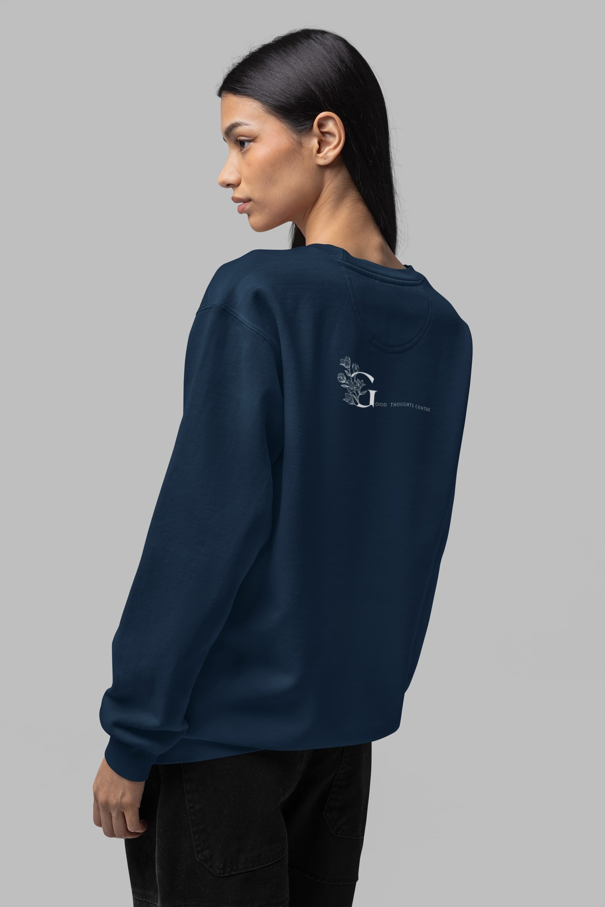 Good Thoughts Centre Sweater - Achterzijde: logo. Kleur: French Navy