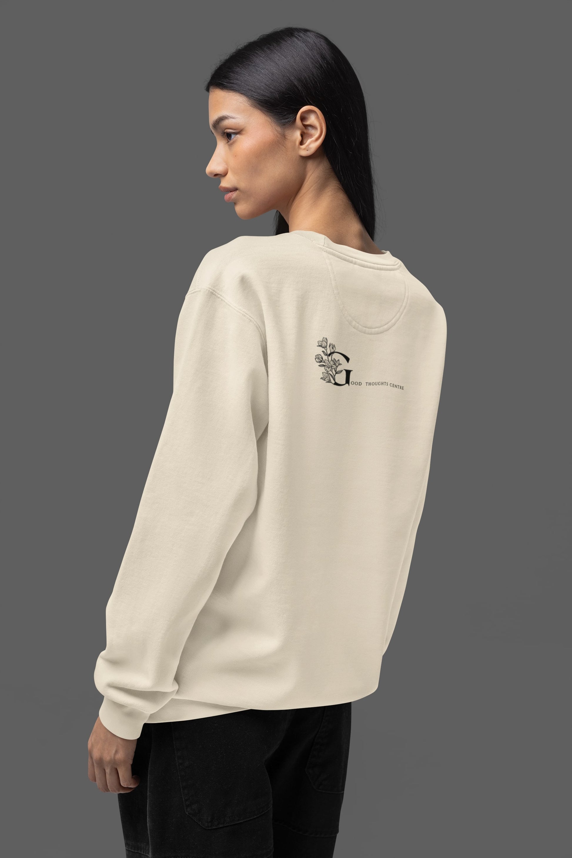 Good Thoughts Centre Sweater - Achterzijde: logo. Kleur: Natural Raw