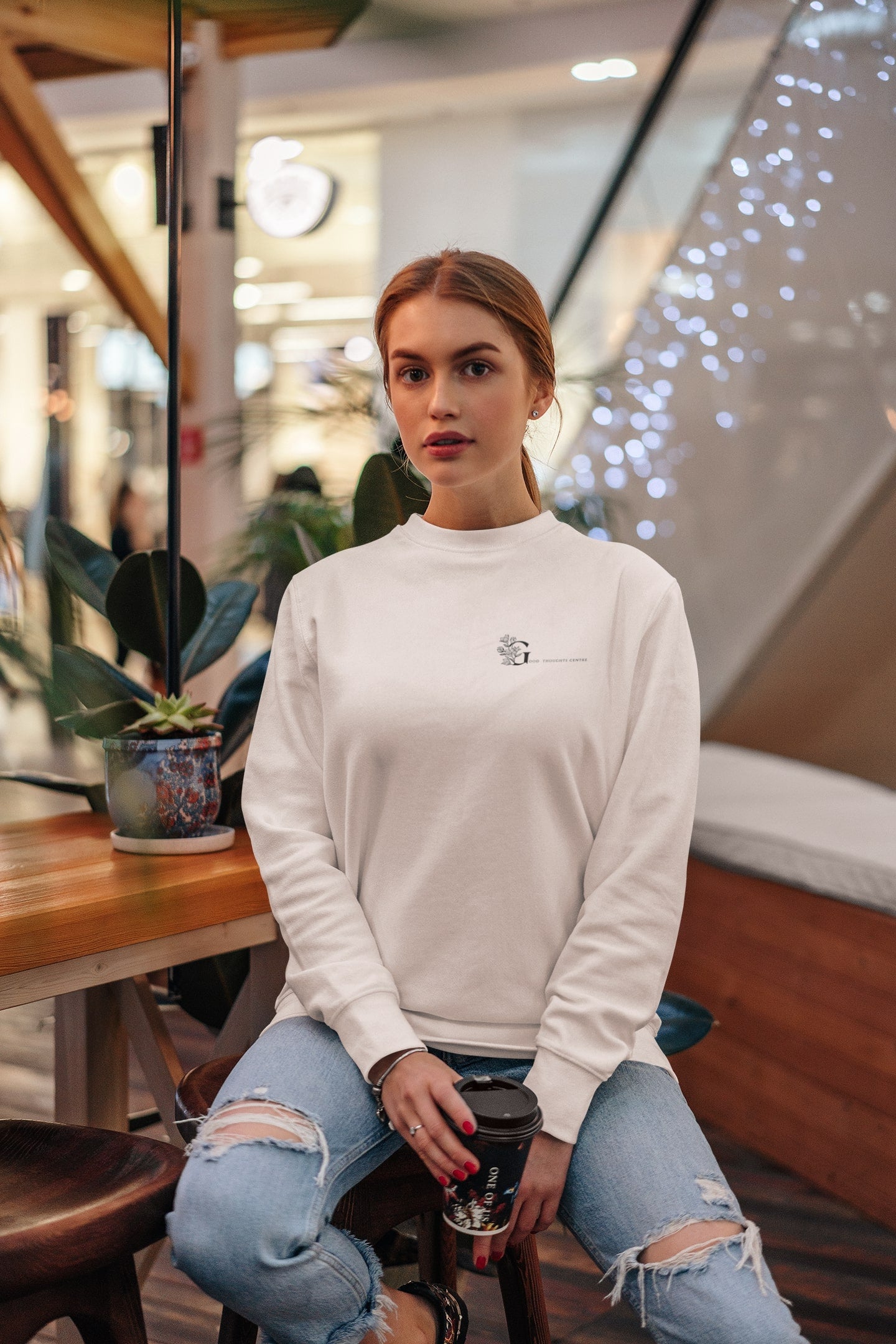 Good Thoughts Centre Sweater Scrabble - Voorzijde: Logo. Kleur: Off White