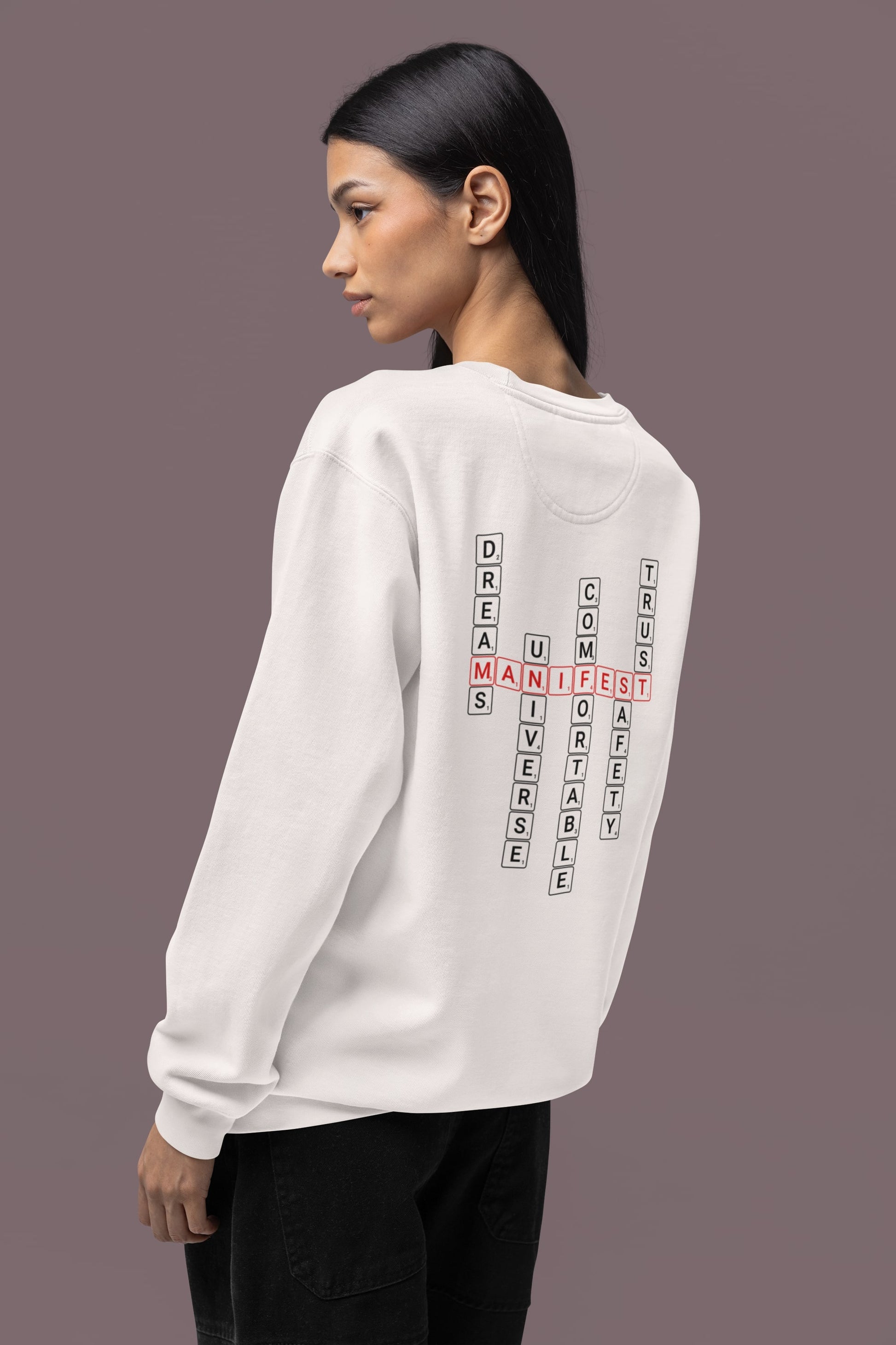 Good Thoughts Centre Sweater - Achterzijde: Scrabble manifesteren (Engels). Kleur: Off White