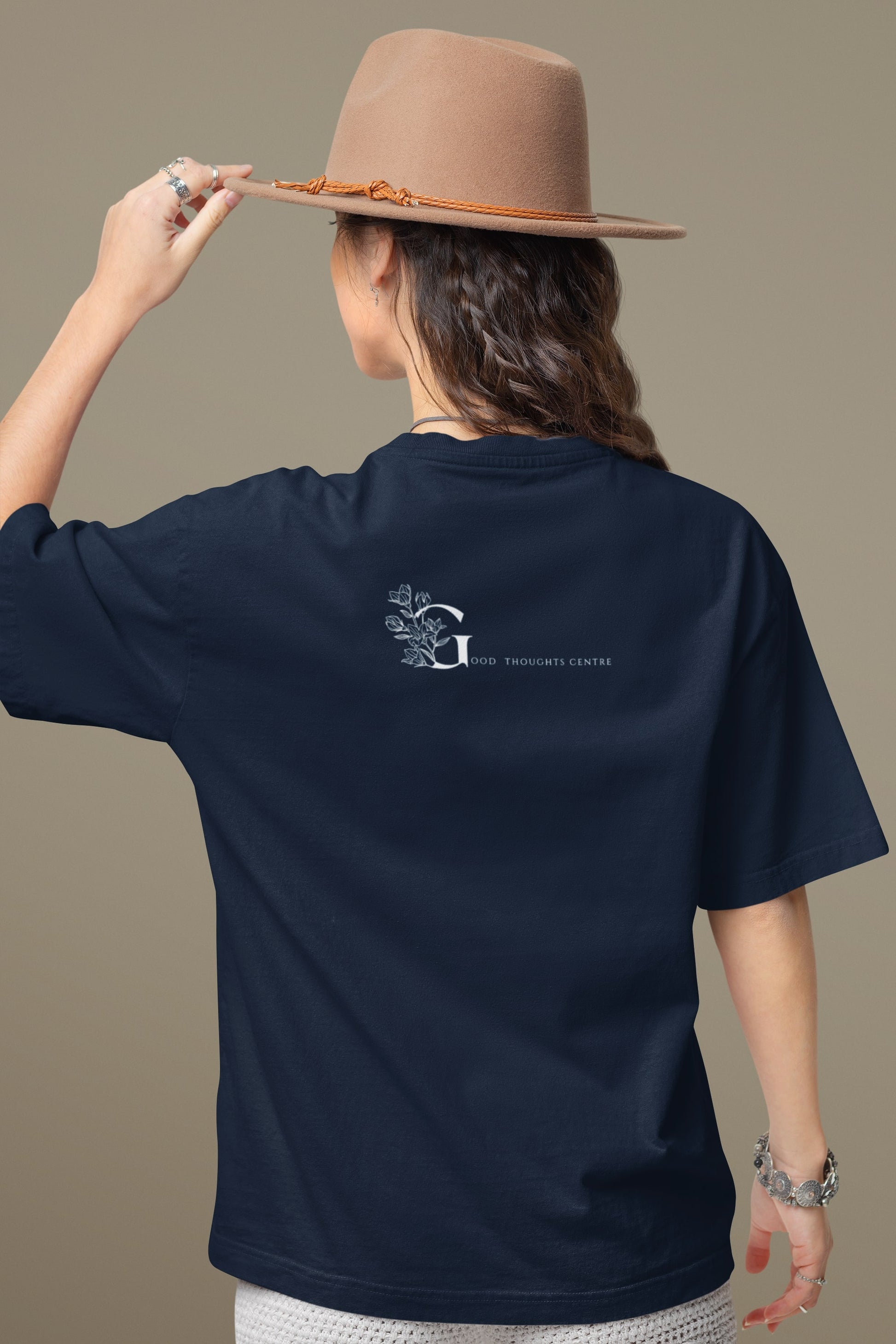 Good Thoughts Centre T-shirt - Achterzijde: GTC Logo. Kleur: French Navy