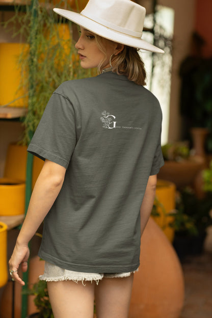 Good Thoughts Centre T-shirt - Achterzijde: GTC Logo. Kleur: Khaki
