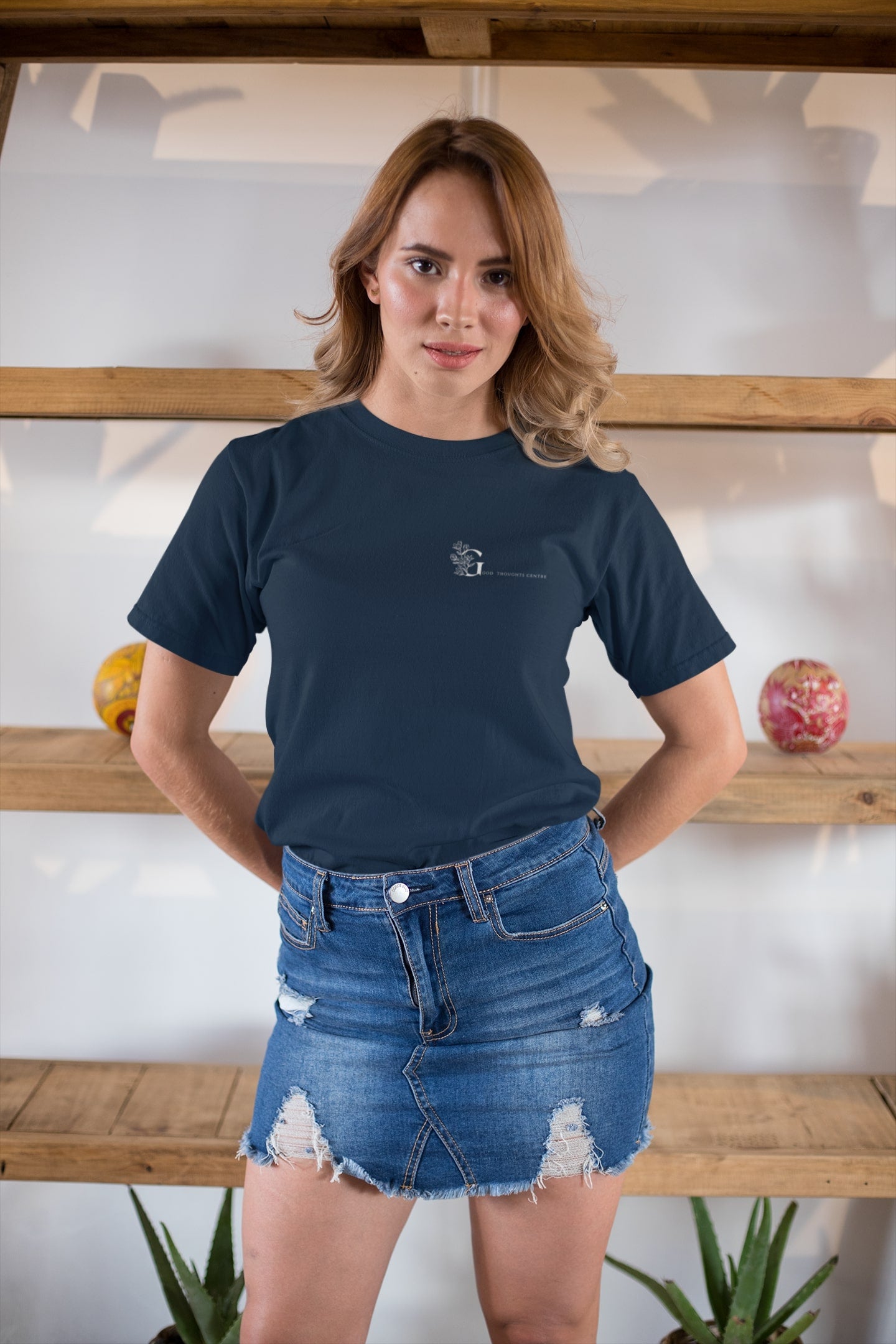 Good Thoughts Centre T-shirt - Voorzijde: GTC logo. Kleur: French Navy