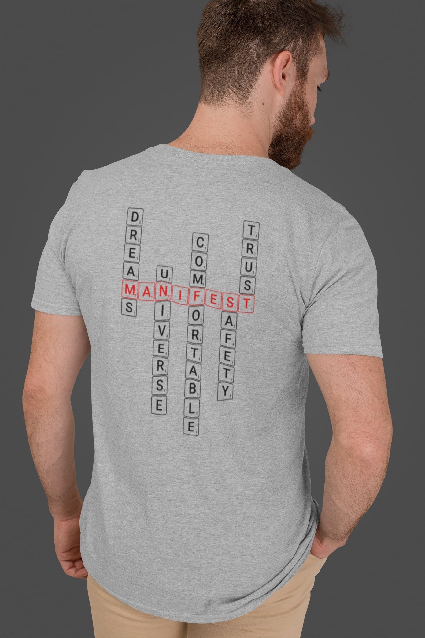 Good Thoughts Centre T-shirt - Achterzijde: Scrabble manifesteren (Engels). Kleur: Heather Grey