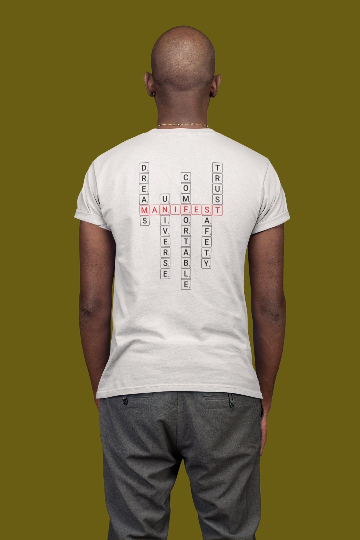 Good Thoughts Centre T-shirt - Achterzijde: Scrabble manifesteren (Engels). Kleur: Off White