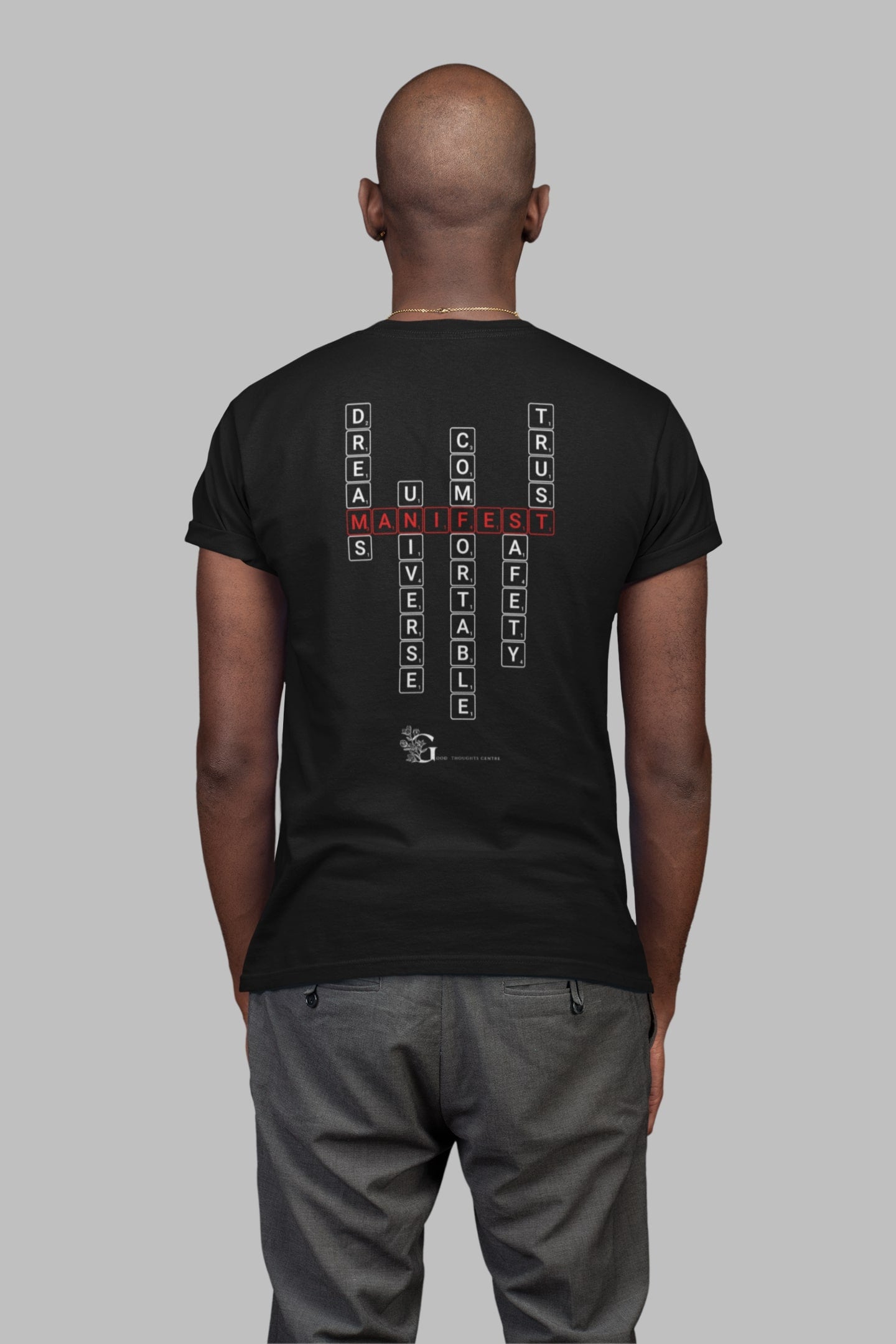 Good Thoughts Centre T-shirt - Achterzijde: Scrabble manifesteren (Engels) & GTC logo. Kleur: Black