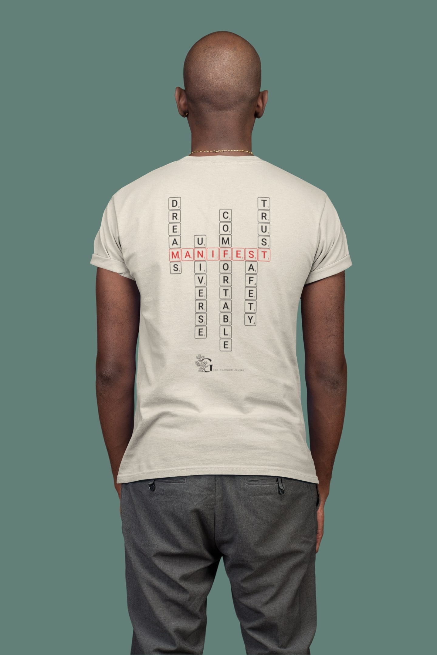 Good Thoughts Centre T-shirt - Achterzijde: Scrabble manifesteren (Engels) & GTC logo. Kleur: Natural Raw
