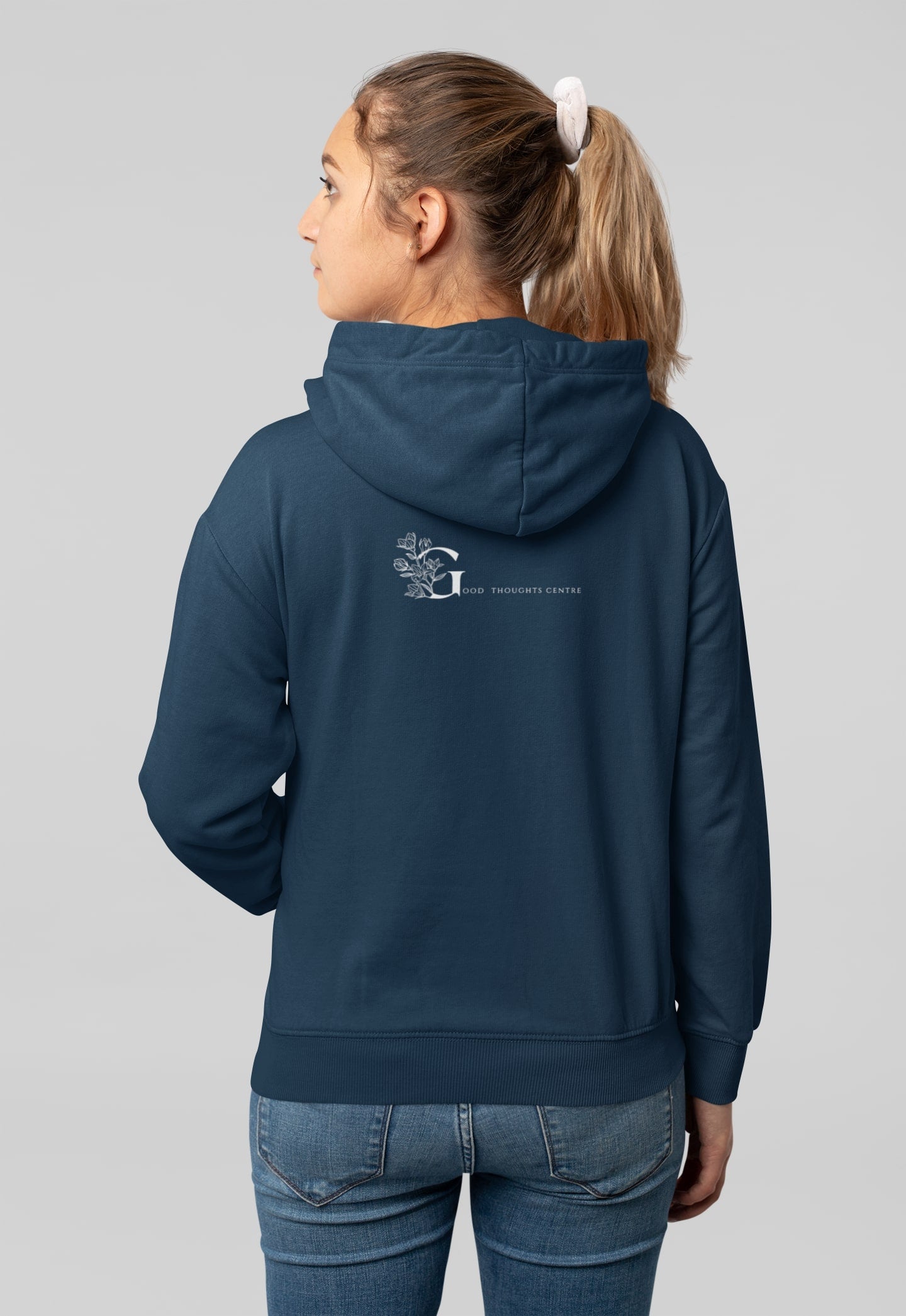 Good Thoughts Centre Hoodie Scrabble - Achterzijde: logo GTC. Kleur: French Navy