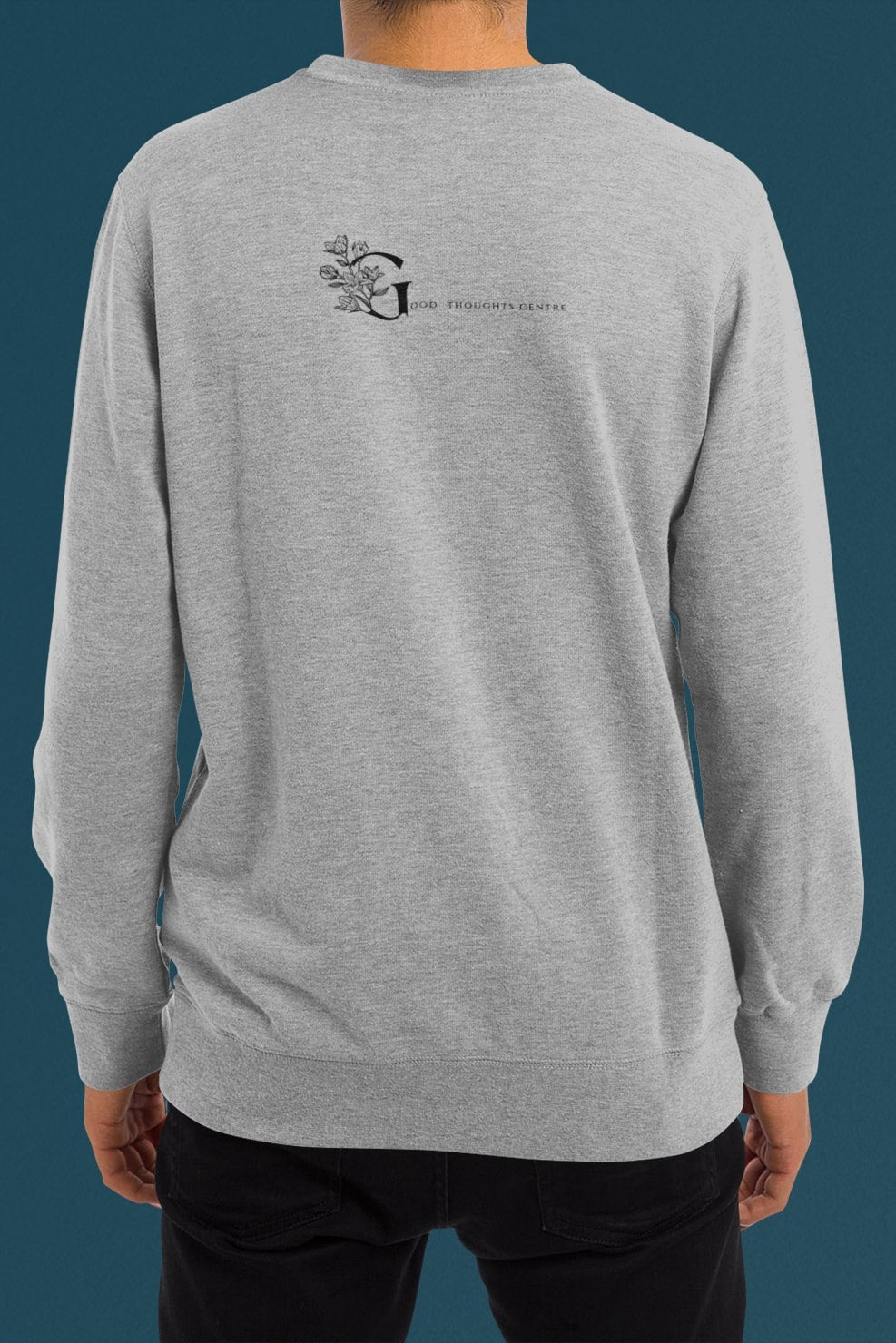 Good Thoughts Centre Sweater Scrabble - Achterzijde: logo. Kleur: Heather Grey