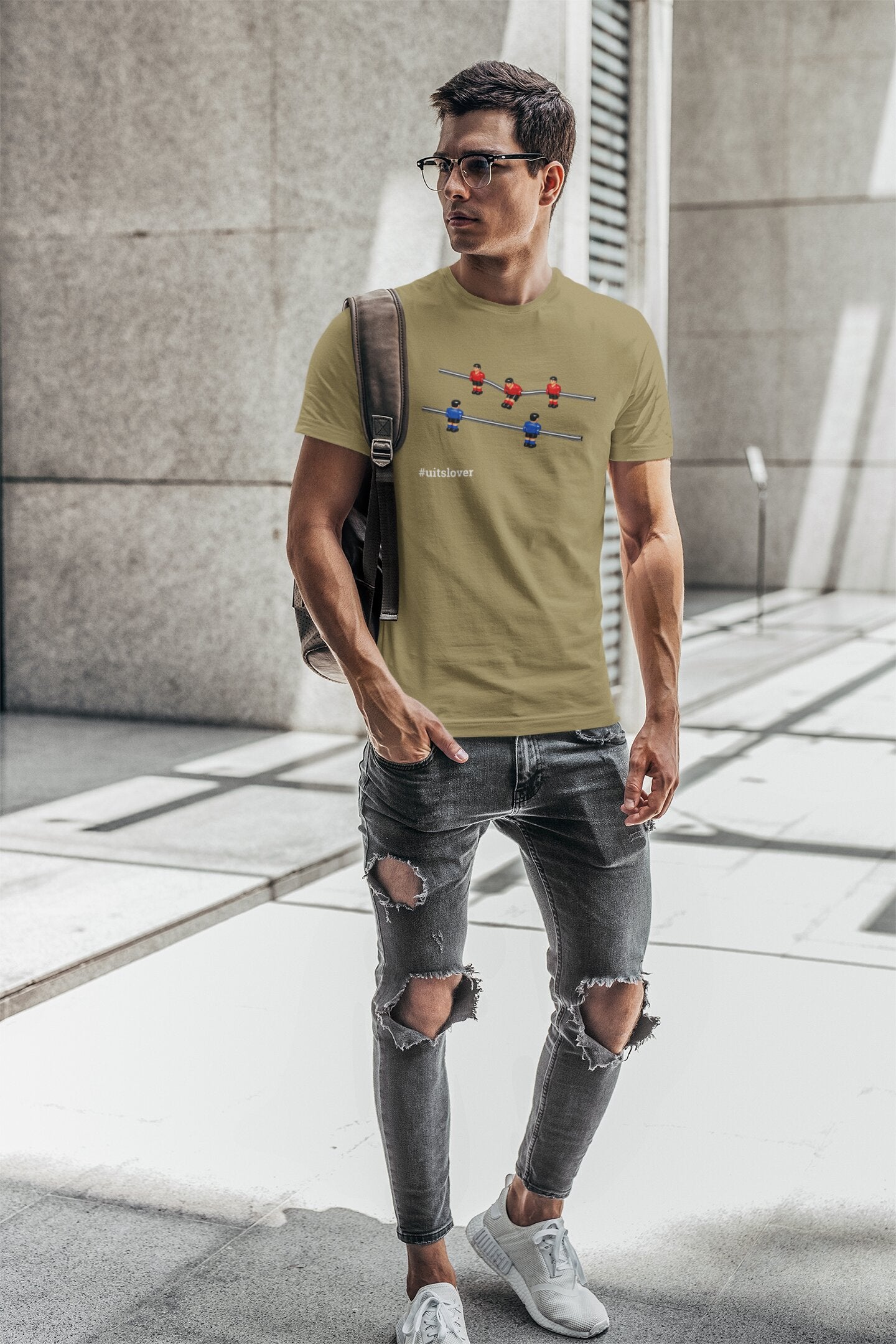 Tafelvoetbal T-shirt hashtag uitslover - 100% biologisch katoen - Kleur: Faded Olive