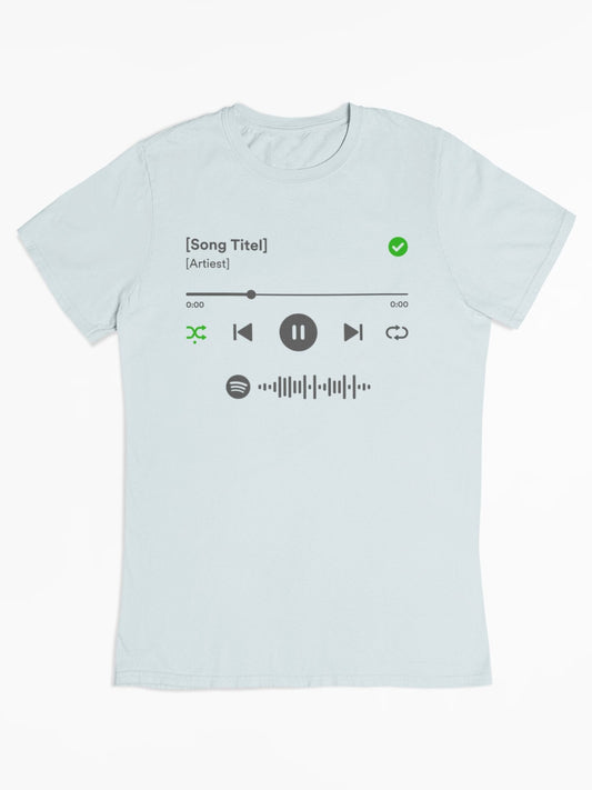 
Spotify Player shirt van biologisch katoen met scanbare Spotify code! Je bepaalt natuurlijk zelf welk nummer er wordt afgespeeld. - Flat lay - Kleur: Blue Ice