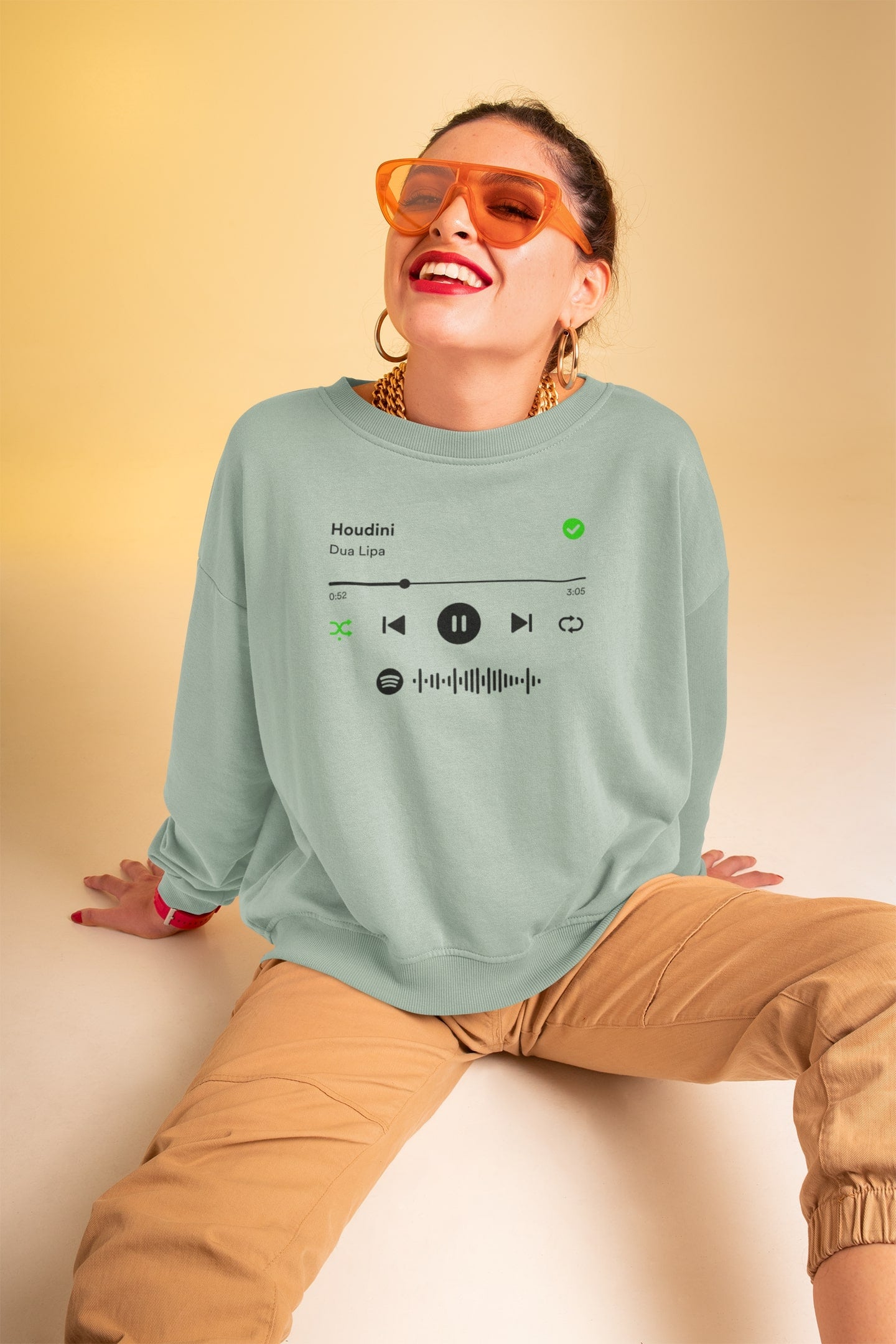 Spotify Player shirt van biologisch katoen met scanbare Spotify code! Welk nummer er wordt afgespeeld bepaal je natuurlijk helemaal zelf.
100% biologisch katoen. Kleur: Aloe