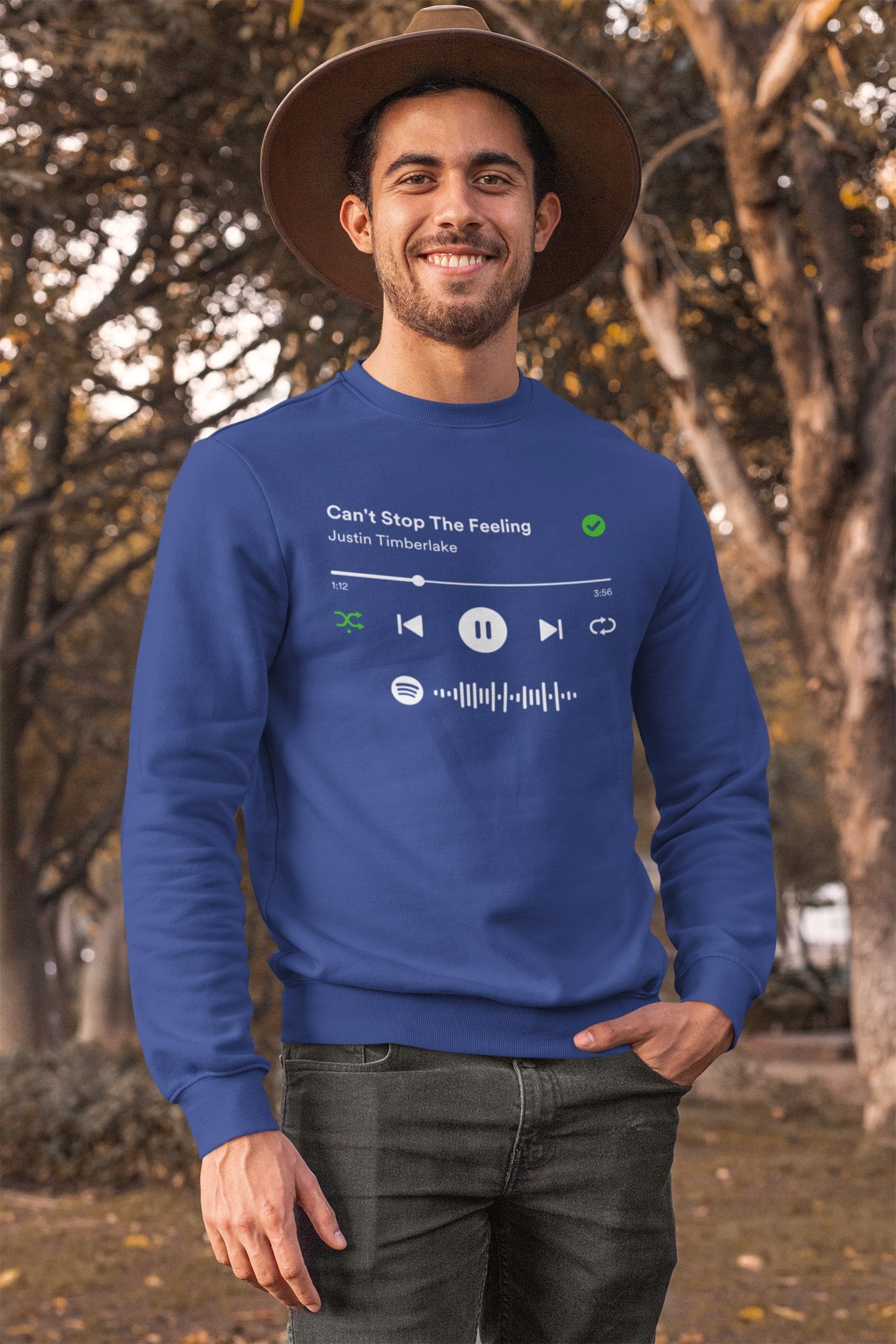 Spotify Player shirt van biologisch katoen met scanbare Spotify code! Welk nummer er wordt afgespeeld bepaal je natuurlijk helemaal zelf.
100% biologisch katoen. Kleur: Worker Blue